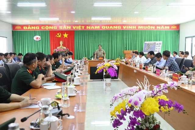 Thủ tướng Phạm Minh Ch&iacute;nh th&uacute;c tiến độ cao tốc C&agrave; Mau - Đất Mũi, đường H&ograve;n Khoai- Ảnh 4.