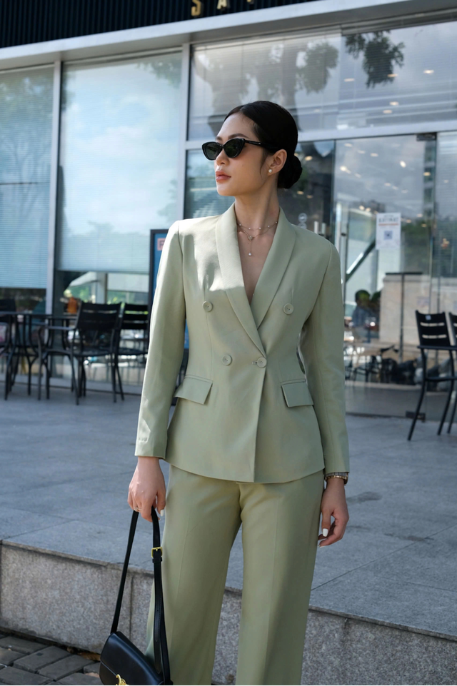 Sắc xanh mint 'đánh tan' sự nhàm chán của thời trang công sở- Ảnh 5.