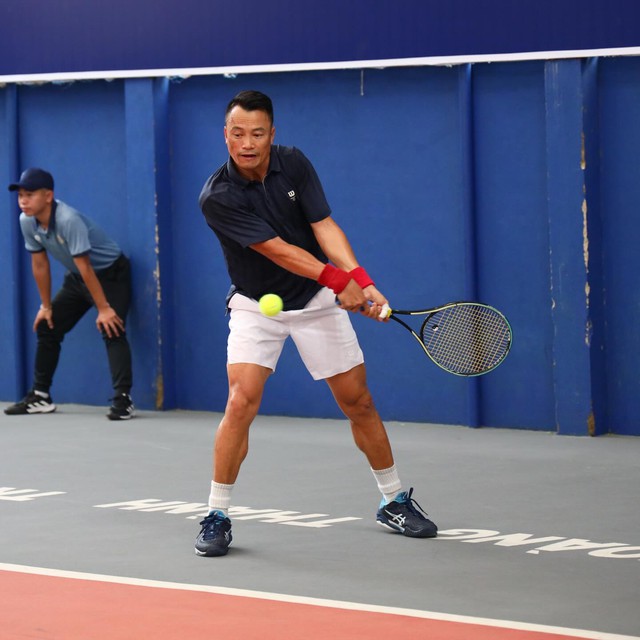 Tay vợt Ho&agrave;ng Th&agrave;nh Trung bền bỉ theo đuổi đam m&ecirc; quần vợt - Ảnh 1.