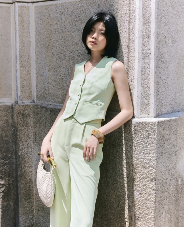 Sắc xanh mint 'đánh tan' sự nhàm chán của thời trang công sở- Ảnh 7.