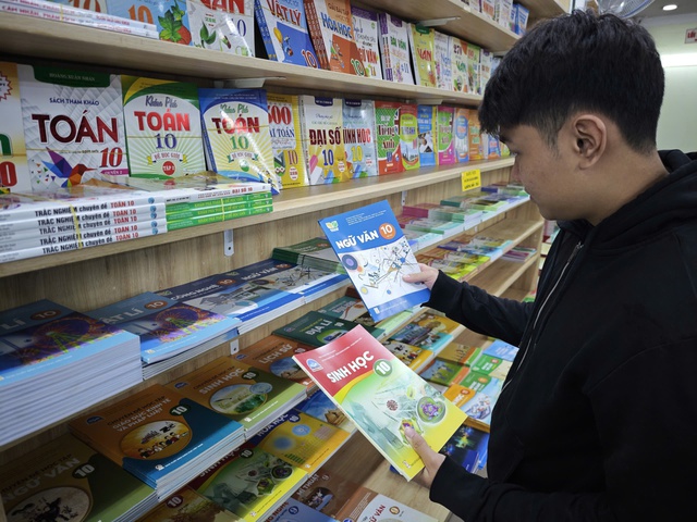 Một bộ s&aacute;ch gi&aacute;o khoa thống nhất: Dạy học, thi cử c&oacute; thay đổi? - Ảnh 2.