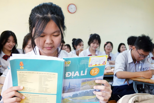Một bộ s&aacute;ch gi&aacute;o khoa thống nhất: Dạy học, thi cử c&oacute; thay đổi? - Ảnh 1.