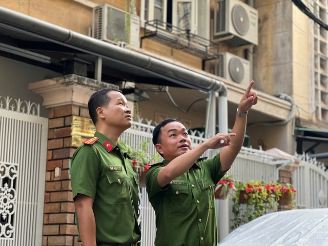 C&ocirc;ng an TP.HCM tiếp tục 'đi từng ng&otilde;, g&otilde; từng nh&agrave;' x&oacute;a 'chuồng cọp'- Ảnh 5.