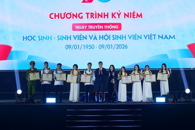 Học sinh, sinh vi&ecirc;n h&atilde;y chinh phục những đỉnh cao tri thức mới- Ảnh 2.