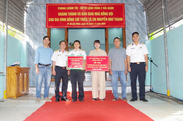 V&ugrave;ng 2 Hải qu&acirc;n trao căn nh&agrave; đồng đội thứ 53 cho qu&acirc;n nh&acirc;n trong năm 2025 - Ảnh 1.