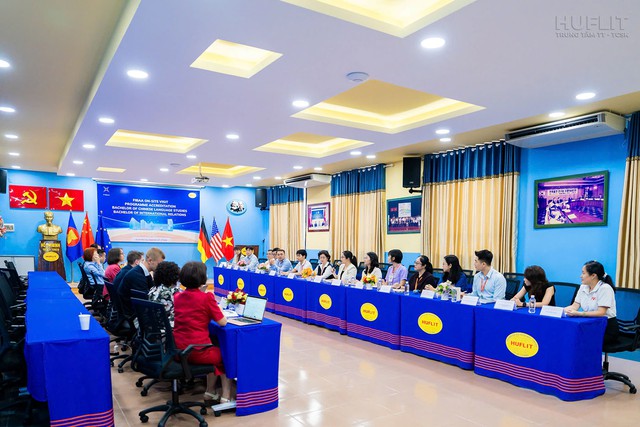 Đạt chuẩn kiểm định FIBAA - Dấu mốc cho h&agrave;nh tr&igrave;nh vươn m&igrave;nh ra khơi của HUFLIT - Ảnh 1.