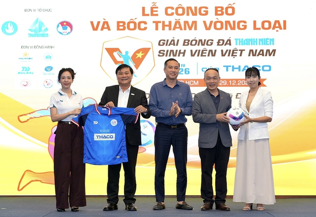 Cả nước đ&oacute;n kỷ nguy&ecirc;n mới với niềm Tin v&agrave; hy vọng v&agrave;o tương lai tươi s&aacute;ng - Ảnh 2.