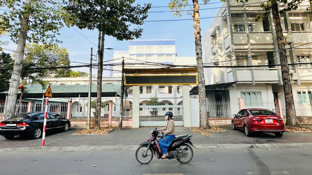 Vĩnh Long chuyển nh&agrave; đất c&ocirc;ng 'kh&ocirc;ng sử dụng' l&agrave;m trường học, trụ sở ấp, c&ocirc;ng an - Ảnh 1.