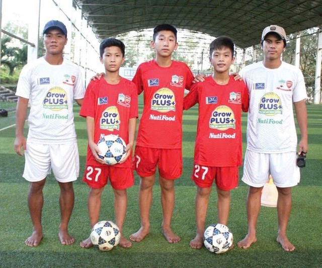 Hiểu Minh, Quốc Cường, Quốc Việt những ngày theo học bóng đá tại lò HAGL Arsenal JMG