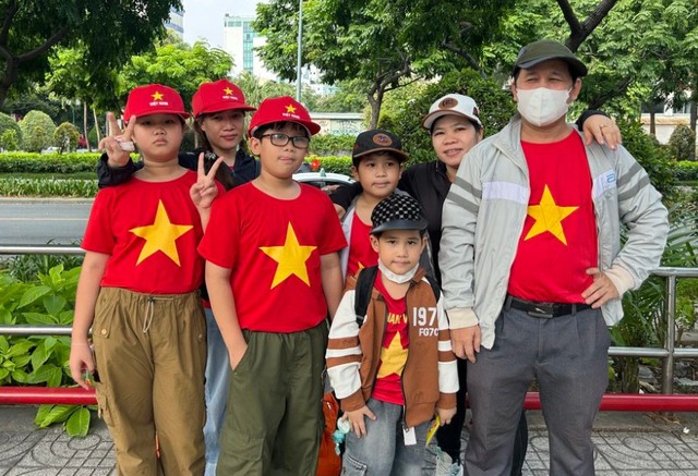 Ngày đầu năm mới: Ở TP.HCM vừa đi chơi, vừa không tốn tiền di chuyển - Ảnh 1.