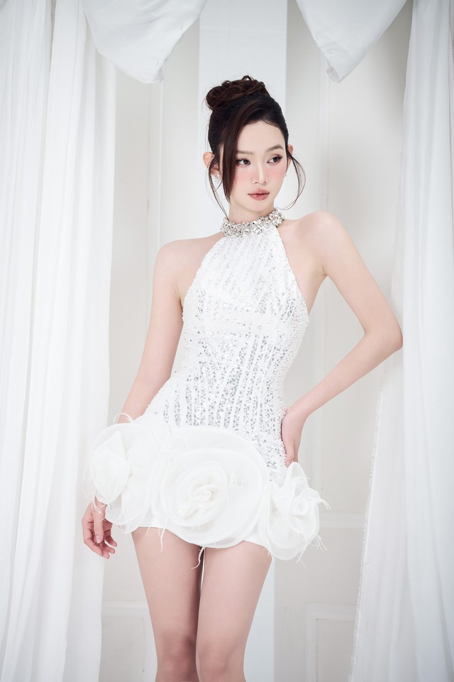 Vẻ đẹp thăng hoa trong những chiếc váy tiệc tinh xảo - Ảnh 4.