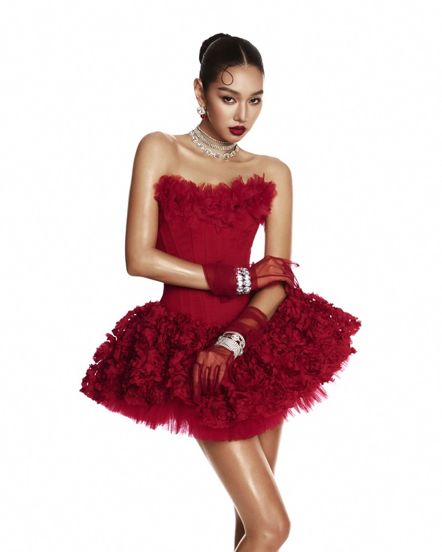 Vẻ đẹp thăng hoa trong những chiếc váy tiệc tinh xảo - Ảnh 7.