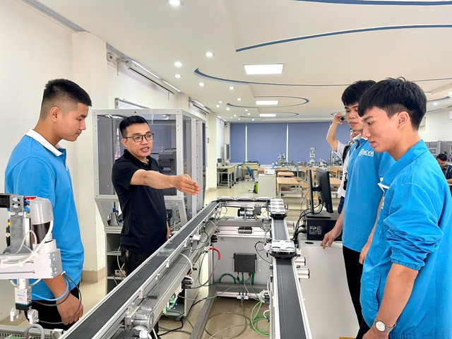 Giáo viên dạy nghề được đề xuất nhiều mức phụ cấp đặc thù: Cao nhất 85% - Ảnh 1.