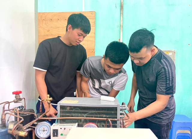 Trung học nghề: Đ&agrave;o tạo ng&agrave;nh nghề g&igrave; để c&oacute; việc l&agrave;m bền vững? - Ảnh 1.