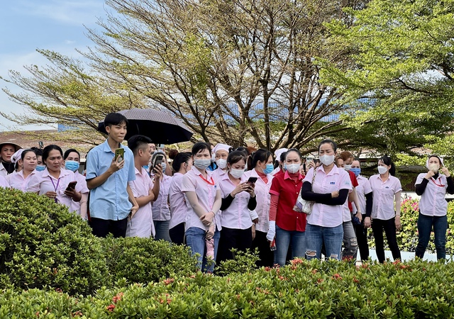 TP.HCM: Nh&agrave; m&aacute;y sắp đ&oacute;ng cửa, c&ocirc;ng nh&acirc;n 'đ&igrave;nh c&ocirc;ng', chờ th&ocirc;ng b&aacute;o chế độ hỗ trợ - Ảnh 3.