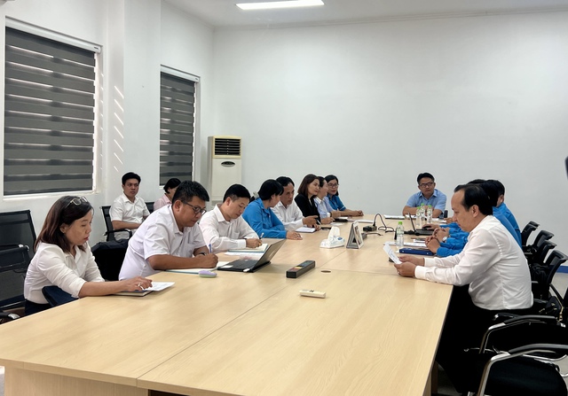 TP.HCM: Nh&agrave; m&aacute;y sắp đ&oacute;ng cửa, c&ocirc;ng nh&acirc;n 'đ&igrave;nh c&ocirc;ng', chờ th&ocirc;ng b&aacute;o chế độ hỗ trợ - Ảnh 1.