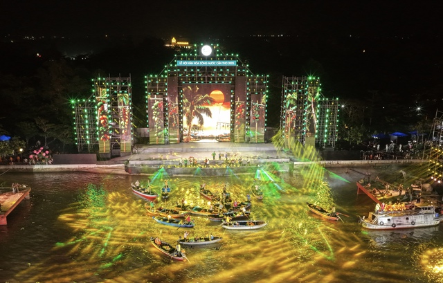 Cẩm Ly t&aacute;i xuất, NSƯT Như Huỳnh x&uacute;c động khi tr&igrave;nh diễn trước kh&aacute;n giả Cần Thơ- Ảnh 3.