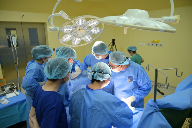 Ch&agrave;ng trai 25 tuổi suy thận nặng, phải lọc m&aacute;u - Ảnh 1.