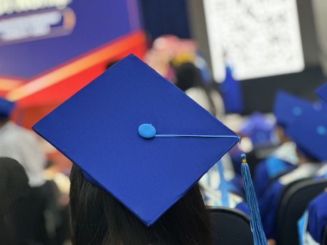 Nhiều trường thuộc ĐH Quốc gia TP.HCM c&oacute; sinh vi&ecirc;n tốt nghiệp muộn tr&ecirc;n 60%, v&igrave; sao? - Ảnh 1.