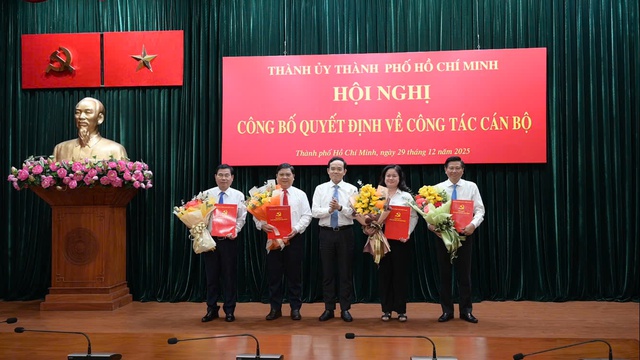 Th&agrave;nh ủy TP.HCM điều động 3 ủy vi&ecirc;n thường vụ l&agrave;m b&iacute; thư phường - Ảnh 1.