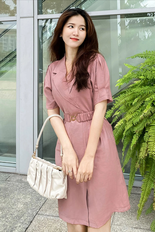 Đầm phối thắt lưng, tôn dáng chuẩn 'siêu mẫu' trong tích tắc  - Ảnh 1.