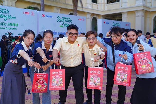 ‘Cùng sinh viên sống xanh sống khỏe’: Nâng cao nhận thức, thay đổi thói quen- Ảnh 1.