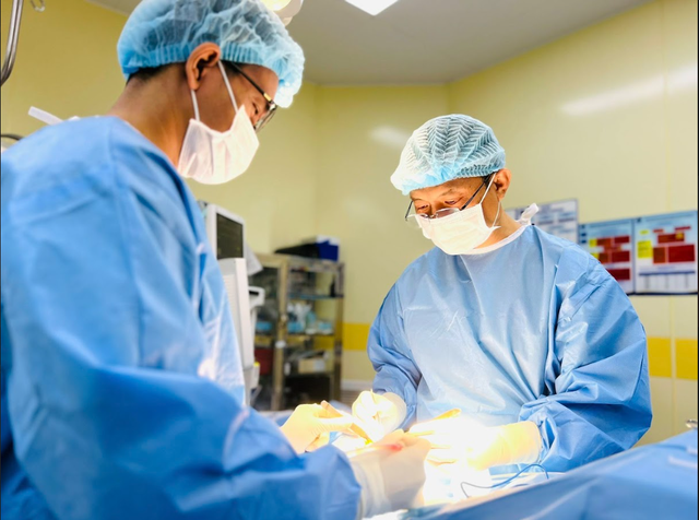 Người đ&agrave;n &ocirc;ng mắc ung thư m&ocirc;i t&igrave;m thấy niềm hy vọng - Ảnh 2.