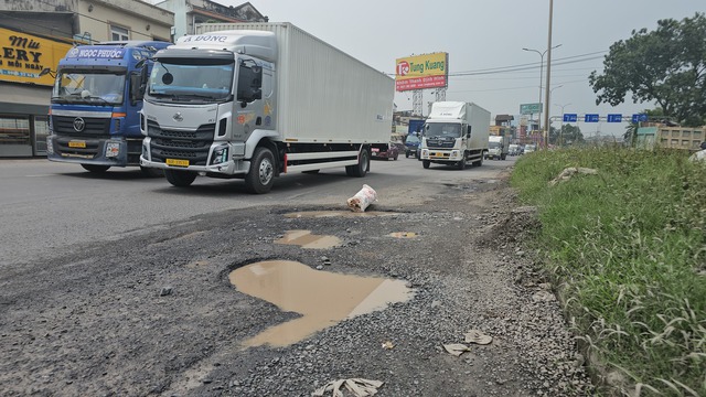 Chủ tịch UBND tỉnh Đồng Nai kiểm tra t&igrave;nh h&igrave;nh giao th&ocirc;ng quốc lộ 51 - Ảnh 3.