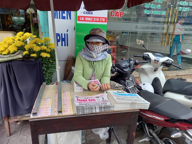 Thanh Niên và tôi: Tình yêu dành cho báo giấy tại sạp báo nhỏ ở Quảng Ngãi - Ảnh 2.