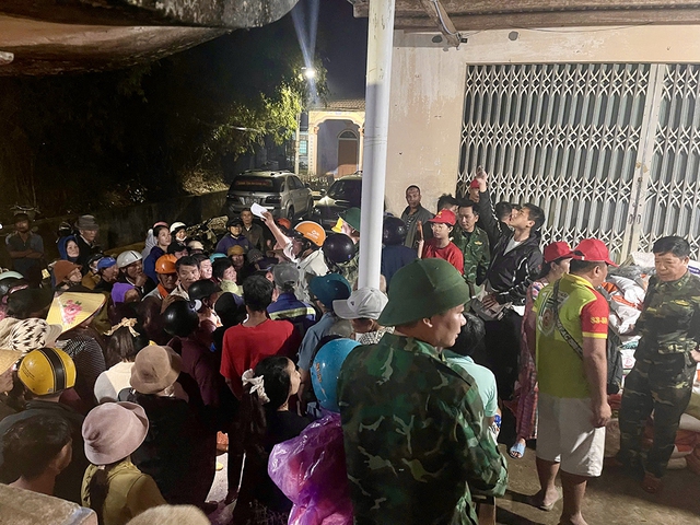 Những chuyến xe xuyên đêm hướng về miền Trung- Ảnh 5.