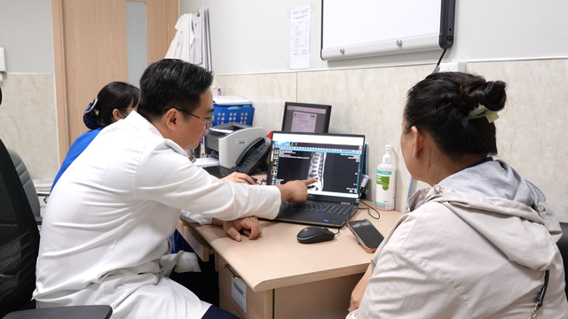 Hẹp ống sống: Biến chứng cột sống âm thầm qua những câu chuyện người bệnh - Ảnh 1.