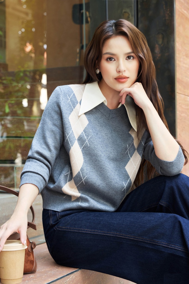 Phối đồ xếp lớp mùa đông chuẩn xu hướng, sang trọng với sơ mi trắng Phối đồ xếp lớp mùa đông chuẩn xu hướng, sang trọng với sơ mi trắng - Ảnh 8.