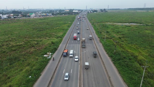 Chủ tịch UBND tỉnh Đồng Nai kiểm tra t&igrave;nh h&igrave;nh giao th&ocirc;ng quốc lộ 51 - Ảnh 4.