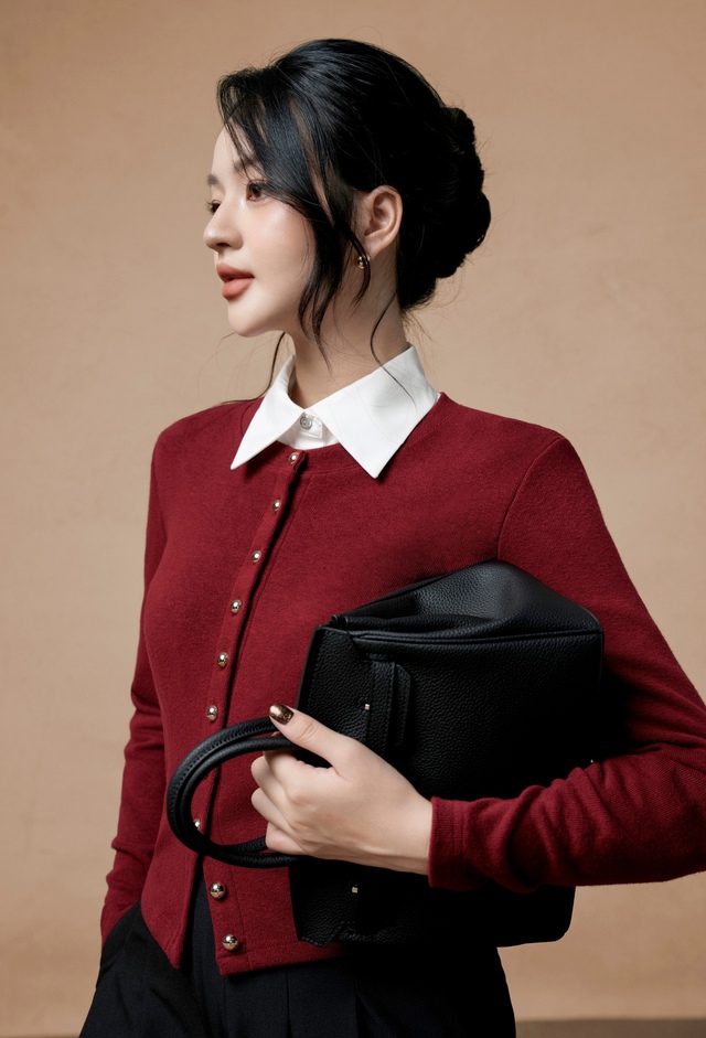 Phối đồ xếp lớp mùa đông chuẩn xu hướng, sang trọng với sơ mi trắng Phối đồ xếp lớp mùa đông chuẩn xu hướng, sang trọng với sơ mi trắng - Ảnh 6.