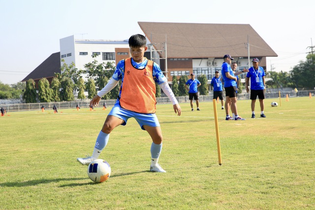 Xuất hiện th&ecirc;m k&ecirc;nh ph&aacute;t đội tuyển nữ Việt Nam đấu Malaysia: Tập dưới nắng gắt, chạy vẫn cực sung- Ảnh 9.