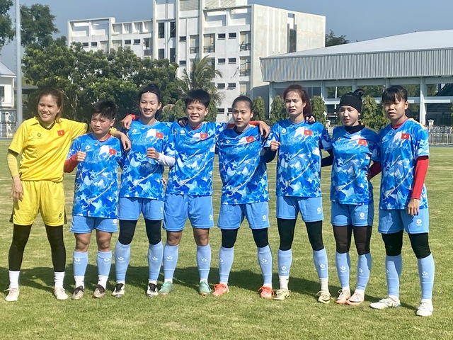 Xuất hiện th&ecirc;m k&ecirc;nh ph&aacute;t đội tuyển nữ Việt Nam đấu Malaysia: Tập dưới nắng gắt, chạy vẫn cực sung- Ảnh 6.