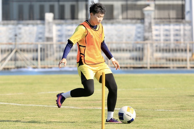 Xuất hiện th&ecirc;m k&ecirc;nh ph&aacute;t đội tuyển nữ Việt Nam đấu Malaysia: Tập dưới nắng gắt, chạy vẫn cực sung- Ảnh 10.