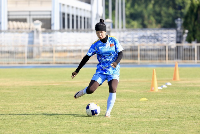 Xuất hiện th&ecirc;m k&ecirc;nh ph&aacute;t đội tuyển nữ Việt Nam đấu Malaysia: Tập dưới nắng gắt, chạy vẫn cực sung- Ảnh 4.