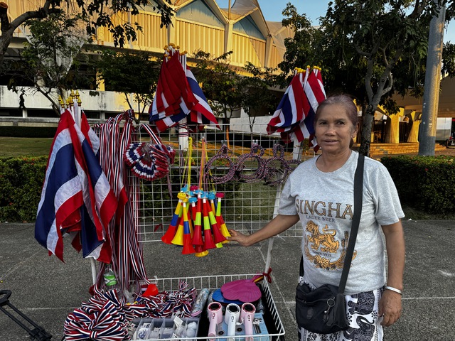 Cảnh tượng qu&aacute; đỗi lạ l&ugrave;ng tr&ecirc;n s&acirc;n Rajamangala ng&agrave;y U.23 Th&aacute;i Lan xuất trận SEA Games 33- Ảnh 3.