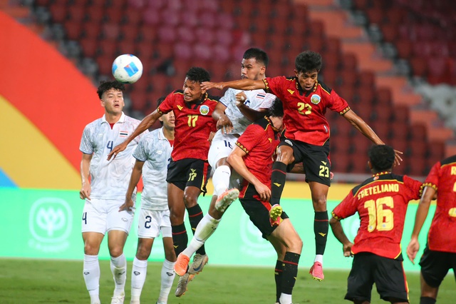 Sân Rajamangala hỏng đèn, U.23 Thái Lan phải đấu rất thiếu sáng: Chuyện gì đang xảy ra ở SEA Games vậy?- Ảnh 4. Sân Rajamangala hỏng đèn, U.23 Thái Lan phải đấu rất thiếu sáng: Chuyện gì đang xảy ra ở SEA Games vậy?- Ảnh 4.