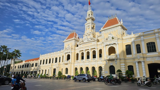 Hạn chế tối đa xây trụ sở, trung tâm hành chính mới - Ảnh 1.