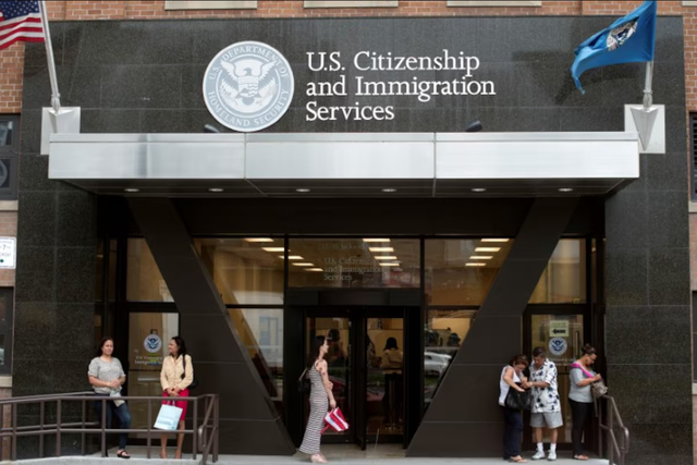 Mỹ dừng toàn bộ hồ sơ nhập cư và lễ nhập tịch với người từ 19 nước- Ảnh 1. Mỹ dừng toàn bộ hồ sơ nhập cư và lễ nhập tịch với người từ 19 nước- Ảnh 1.