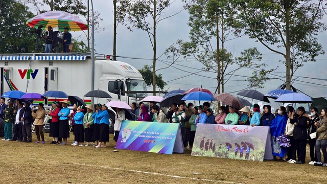 Sôi động giải bóng đá nữ các dân tộc thiểu số ở Bình Liêu- Ảnh 7.