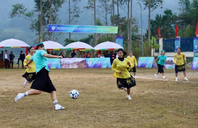 Sôi động giải bóng đá nữ các dân tộc thiểu số ở Bình Liêu- Ảnh 5.
