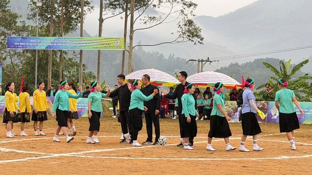 Sôi động giải bóng đá nữ các dân tộc thiểu số ở Bình Liêu- Ảnh 3.