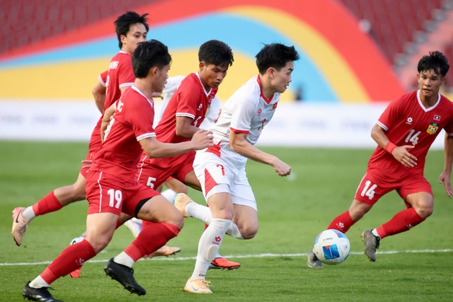 Truyền th&ocirc;ng Malaysia m&ocirc; tả cực kỹ Đ&igrave;nh Bắc, nhận x&eacute;t bất ngờ về U.23 Việt Nam- Ảnh 2.