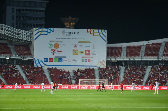 Cảnh tượng qu&aacute; đỗi lạ l&ugrave;ng tr&ecirc;n s&acirc;n Rajamangala ng&agrave;y U.23 Th&aacute;i Lan xuất trận SEA Games 33- Ảnh 9.