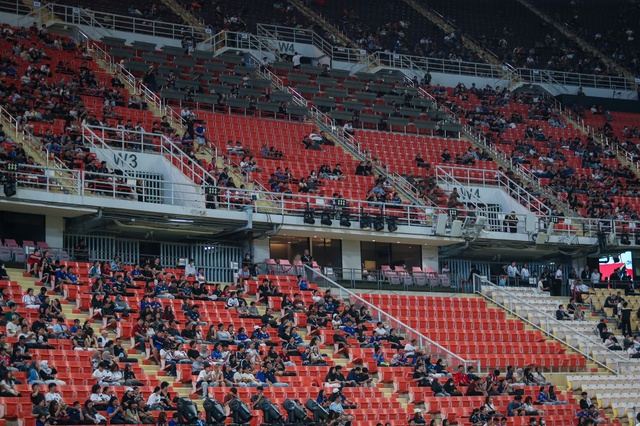 Cảnh tượng qu&aacute; đỗi lạ l&ugrave;ng tr&ecirc;n s&acirc;n Rajamangala ng&agrave;y U.23 Th&aacute;i Lan xuất trận SEA Games 33- Ảnh 8.