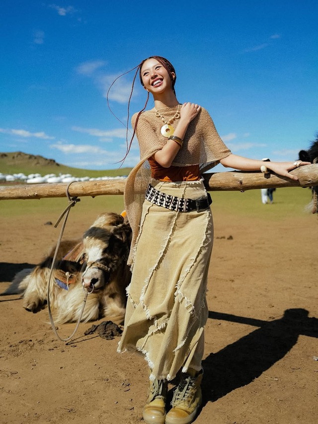 Tôn đường cong gợi cảm với chiếc thắt lưng bản to - Ảnh 6.