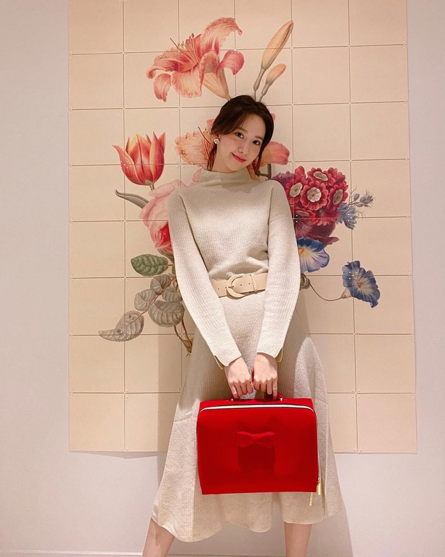 Tôn đường cong gợi cảm với chiếc thắt lưng bản to - Ảnh 8.